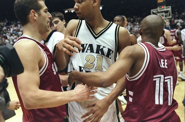 一举跃升至 一举跃升至